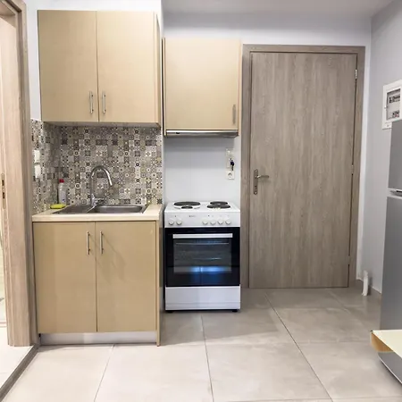 Contemporary & Spacious Renovated Apartment, Dt Syntagma, /touristic Area * אתונה