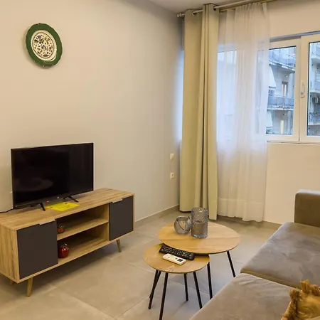 Contemporary & Spacious Renovated Apartment, Dt Syntagma, /touristic Area Apartment