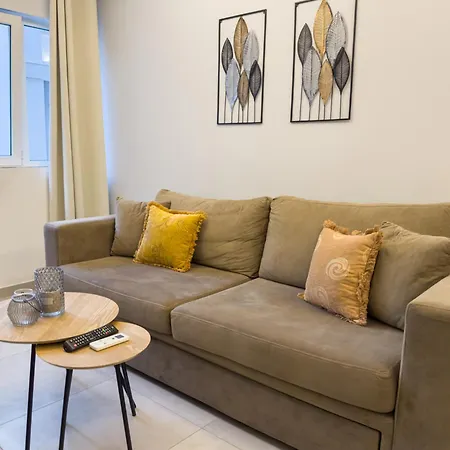 Contemporary & Spacious Renovated Apartment, Dt Syntagma, /touristic Area * Athens