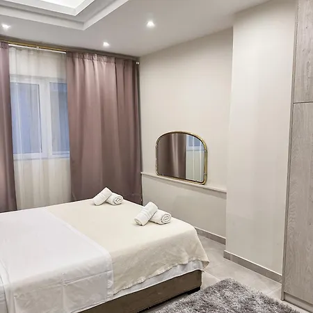 Contemporary & Spacious Renovated Apartment, Dt Syntagma, /touristic Area אתונה