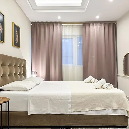 Contemporary & Spacious Renovated Apartment, Dt Syntagma, /touristic Area Apartment Athens