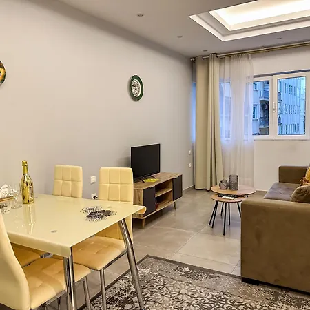 Contemporary & Spacious Renovated Apartment, Dt Syntagma, /touristic Area *