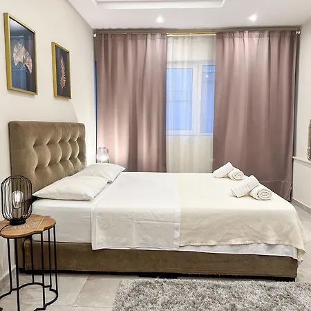 Contemporary & Spacious Renovated Apartment, Dt Syntagma, /touristic Area דירה *
