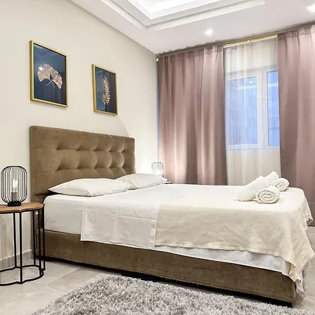 Apartment Contemporary & Spacious Renovated Apartment, Dt Syntagma, /touristic Area *