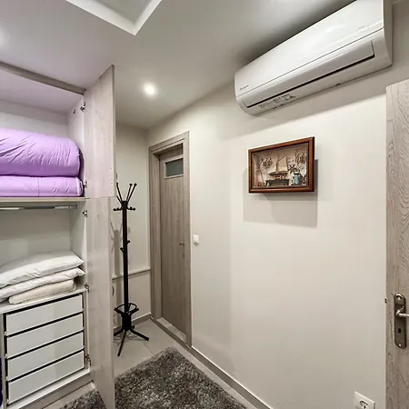 Apartment Contemporary & Spacious Renovated Apartment, Dt Syntagma, /touristic Area *