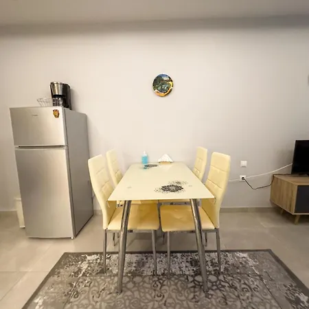 Contemporary & Spacious Renovated Apartment, Dt Syntagma, /touristic Area