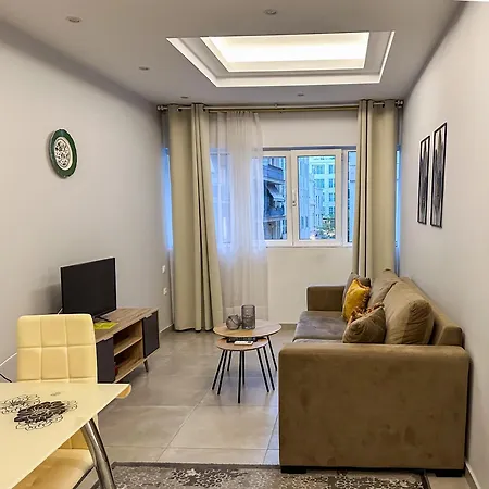 Contemporary & Spacious Renovated Apartment, Dt Syntagma, /touristic Area Apartment